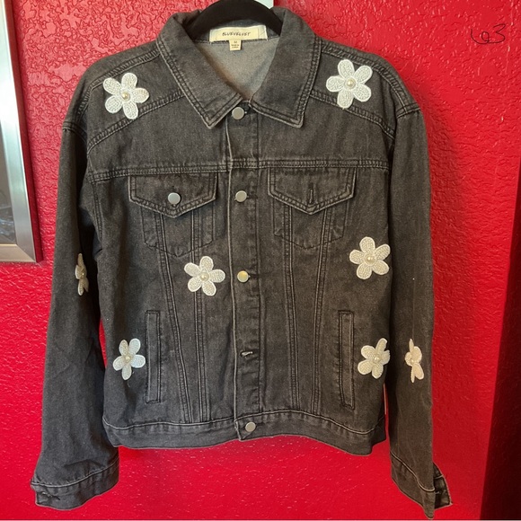 Black Denim Jacket with White Daisy and bead Accents, by Blue Velvet size medium - Picture 10 of 13